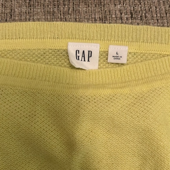 🌎3 for $20- Gap large sweater - Picture 2 of 3
